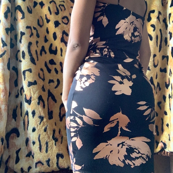 Bodycon party dress with copper detailing. - Picture 4 of 4